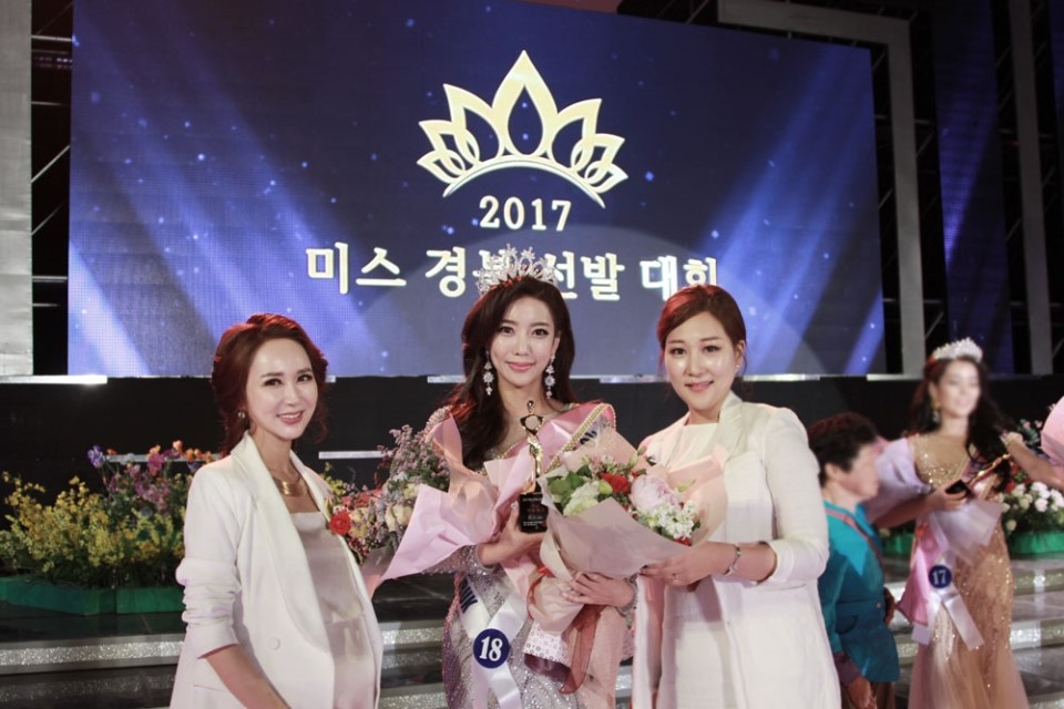 아델네일 이미지